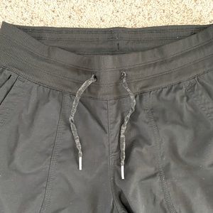 Northface capri style comfy pants.